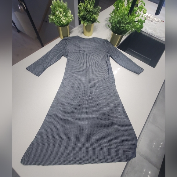 NWOT CONTEMPORAINE (SIMONS) Jolie robe cache-coeur à motifs légers - Picture 6 of 7